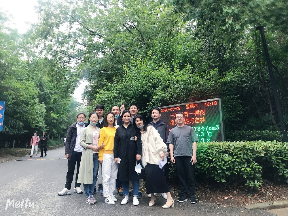 团结一心，勇攀高峰