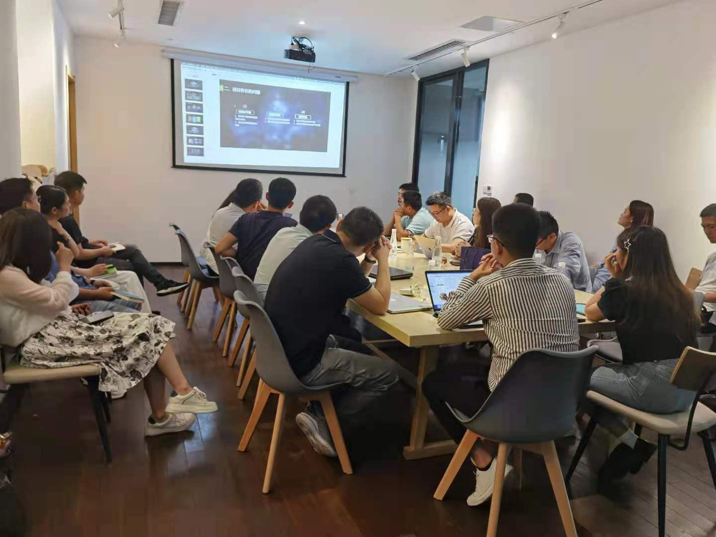 2021年年中会议圆满结束
